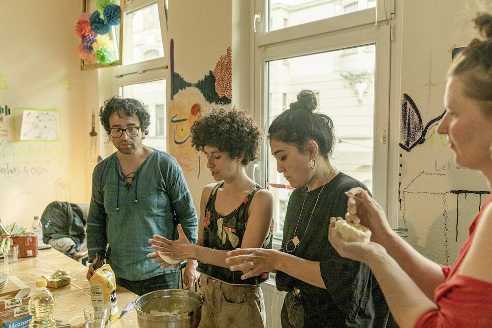 Image from page “Food Tellers in Times of Crisis”